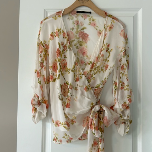 Zara Woman Wrap-Around Roses Floral Print Blouse w Deep V-Neck Cream & Peach - Picture 2 of 8